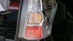 プリウスアルファーのHIDフォグとオールLED交換 リアウィンカーも点灯していないときに電球のオレンジ色が映り込みますが、LEDに変えると全くなくなります。すっきりとした印象になり明るさもUPして視認性UPです。ハイフラ対策用の抵抗ですがフロントウィンカーの場所がバンパー内部なので、リアで施工したほうが簡単です。当社製品でしたら1個の抵抗ユニットで4球分の電流をカバーすることができますので、施工も非常に簡単です。左右配線と抵抗の3本接続すればOKです。