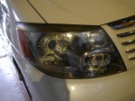 10系アルファードのプロジェクターとLEDイカリング施工 運転席側のユニットだけ黄ばみがひどかったので、クリーニングを実施しました。