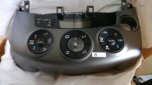 ヴァンガードのエアコンパネル打ち替えと液晶反転（郵送）
