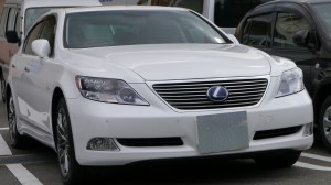TOYOTA最高峰レクサスLS600ｈのフォグランプHID交換