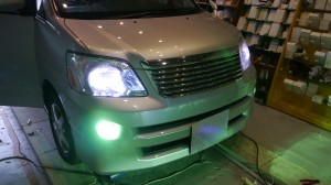 ノアのHIDフォグランプ交換とルーム球LED交換