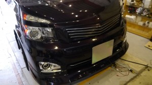 70VOXY後期のヘッドライトユニット交換