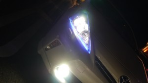 プリウスαのHIDフォグとアイライン施工