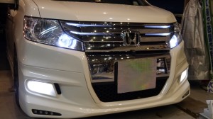 ステップワゴンのHIDフォグ施工とコーナリングランプLED化