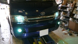 ハイエースキャンピングのHIDヘッド・フォグランプ取付とルームLED施工 AFTER