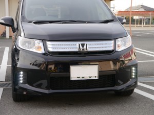 フリードの４０Wデイライト施工