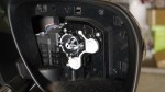  次にウェルカムを施工します。ミラーはマイナスドライバーで簡単に外せます。 