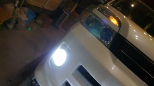 ヴォクシーのHIDフォグランプ交換