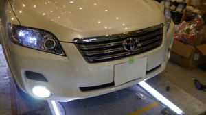 ヴァンガードのフォグランプのHID取付・交換とナンバープレートLED化