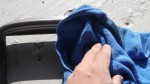 新サービス「フロッキーコーティング」(植毛塗装)の実践練習 まずは素材をクリーナーで綺麗に洗浄・脱脂します。素材によってはプライマーを塗布して乾燥させます。