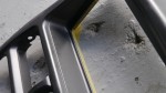 新サービス「フロッキーコーティング」(植毛塗装)の実践練習 マスキングも忘れずに施工します。ただしマスキングを剥がす場合は、完全に接着剤が固まる前に外す必要があります。固まってしまうとカッターなどで剥ぎ取る方が無難です。