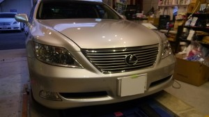 レクサスLSのポジションランプ交換
