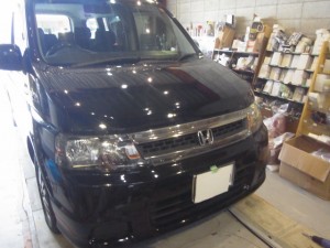ステップワゴンスパーダのヘッドライトHID交換とフットイルミ施工