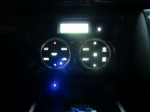 ハイエースのエアコンパネルLED打ち替え 完成写真を撮り忘れたと記載させていただいたところ、お客様のご好意で写真を撮っていただけました。ありがとうございました。温度の上げ下げの部分は当初色が混ざってしまったため、内部のスイッチのプラスチックにアルミテープで遮蔽しました。