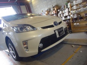 30系プリウスのフォグランプHIDと室内灯LED交換