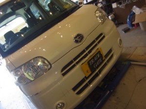 タントのHIDヘッドライトとフットランプイルミ