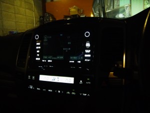 ランドクルーザー１００系後期のエアコンパネル打ち替えとナビ打ち替え
