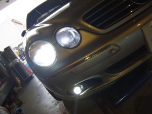 MercedesBenzのフォグランプユニット交換