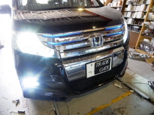 ステップワゴンスパーダのフォグのキセノン化とポジション球交換