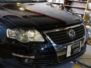 VW パサートのヘッドライトバルブ交換