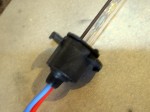 HR-VのヘッドライトHIDコンバートと室内灯LED ただの樹脂に見えますが、金属を練りこんだ耐熱樹脂となっております。国産車に限らず欧州車(BMWやVW)にもこのアダプターが必要な車種が多いです。