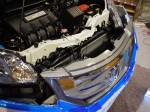  ホーンの交換はバンパーを外して行います。スペースは余裕有りです。 