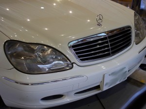 Mercedes SクラスのフォグランプHID化施工