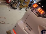  リアのリフレクターはお客様にて施工済みでしたが、車検で取り外したときに配線を切ってしまったそうで、今回端末処理を行いました。 