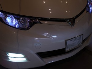 エスティマのフォグランプHIDバルブ交換