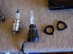  H4のバルブを適当なワッシャーを使って固定します。純正バルブと同じ形になるようサンダーで削ります。 