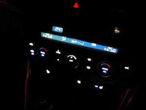 CX-5のエアコンパネル等のLED打ち替え