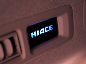 ハイエースのリアエアコンファン調整スイッチの照明追加