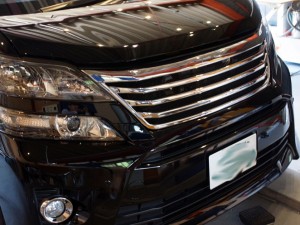 ヴェルファイヤのステップネームプレート取付とフットイルミ施工
