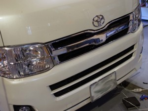 ハイエースのフォグランプHID施工