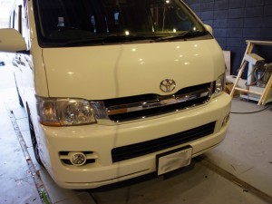 ハイエースワゴンのヘッドライトHIDコンバート