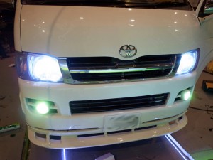 ハイエースのヘッドライト・フォグランプHID化と室内灯LED化 AFTER