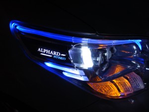 アルファードのヘッドライト加工驚愕の5連プロジェクター