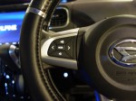 新型タントのフォグLEDとウィンカーLED(爆光)パネル打ち替え エアバッグは下部にピンがあるのでドライバーで外し、上方向にスライドさせて取り外します。