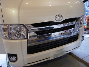 ハイエースのセキュリティー取付と各種HID/LED