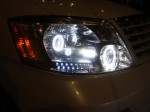10系アルファードのヘッドライトイカリングとプロジェクターHID ひたすら磨いた後、最後にコーティング塗装を施すことによって、新品のような輝きが戻ります。