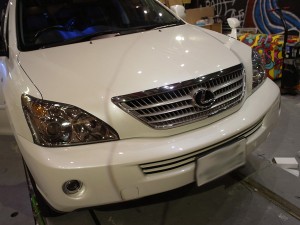 ハリアーハイブリッドの自動電格ミラー格納とカーテシーLED化
