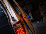 アルファードの室内装飾イルミ施工とVanlenti製ミラーウィンカーの取り付け スライドドアとフロントドアの側面に赤色LEDを埋め込みました。衝突防止イルミです。