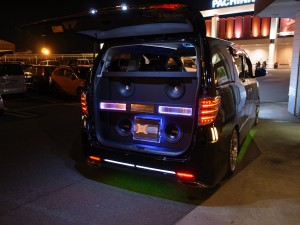 デモカーアルファードのウーファーユニット完成！！30日のイベントでお披露目予定です。