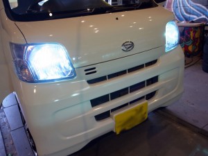 ダイハツハイゼットのヘッドライトHID施工と室内灯LED交換