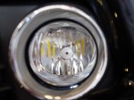  LEDインストール後です。発光面は左右に向けられており、配光は比較的良いと思います。 