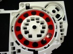  ダイソーで購入した暗記の時に使う赤い下敷きを丸型にカットして、文字盤とLEDの隙間に挟むだけです。 