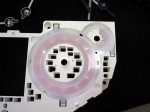  当初ウィンカー色のアンバーLEDの予定でしたが、想像以上に黄色っぽくて昔のカローラみたいでした。赤色LEDを使ってみると赤すぎて警告灯だらけでしたが、下敷きにすることでかなり良い感じになり、針の部分だけ赤色LEDでインパクトをつけました。 