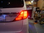 アルファードのダブルロービーム加工とイカリング施工 ブレーキ点灯時