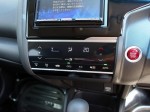  とうとうフィットにも採用されました。タッチパネル式のエアコンパネル。どんどん車からスイッチが無くなっていきますね。 