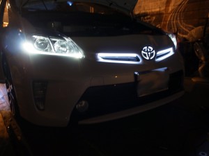 プリウスのネオンチューブLED施工